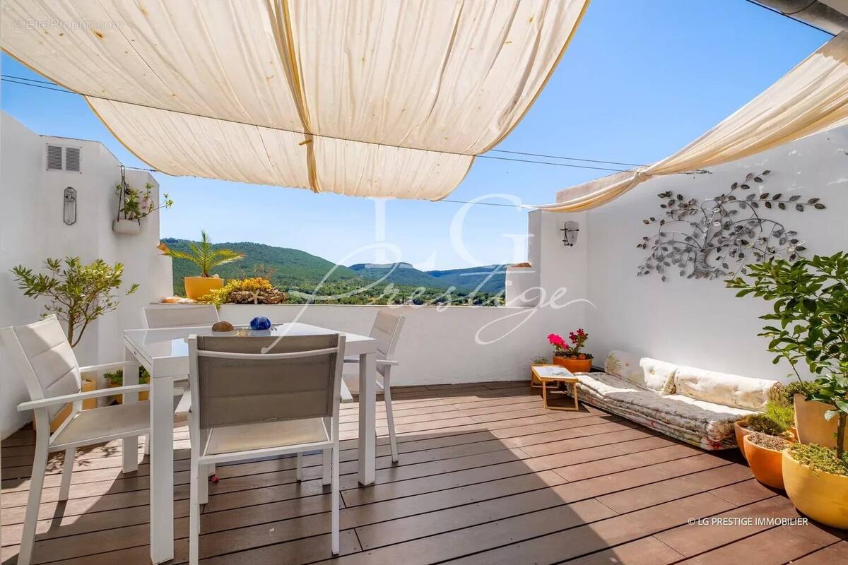 Appartement à BAGNOLS-EN-FORET