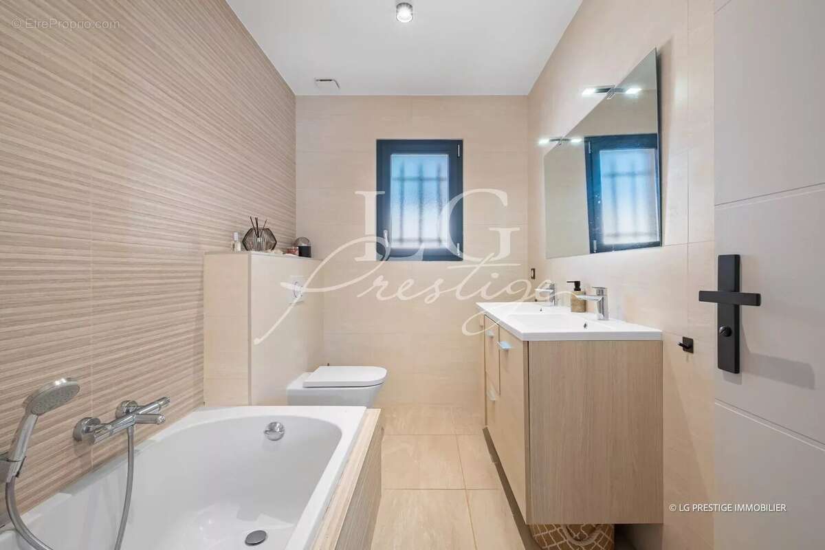 Maison à MONTAUROUX