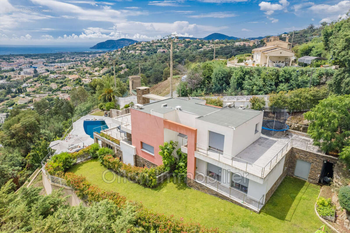 Maison à MANDELIEU-LA-NAPOULE