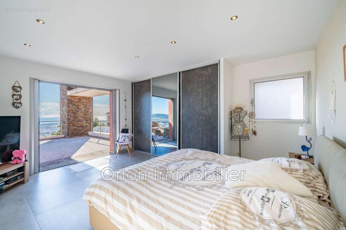 Maison à MANDELIEU-LA-NAPOULE