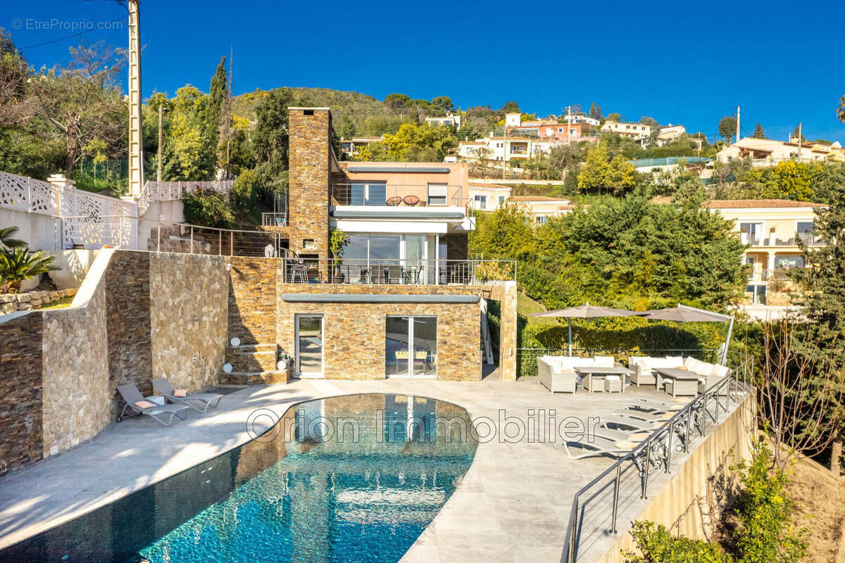 Maison à MANDELIEU-LA-NAPOULE