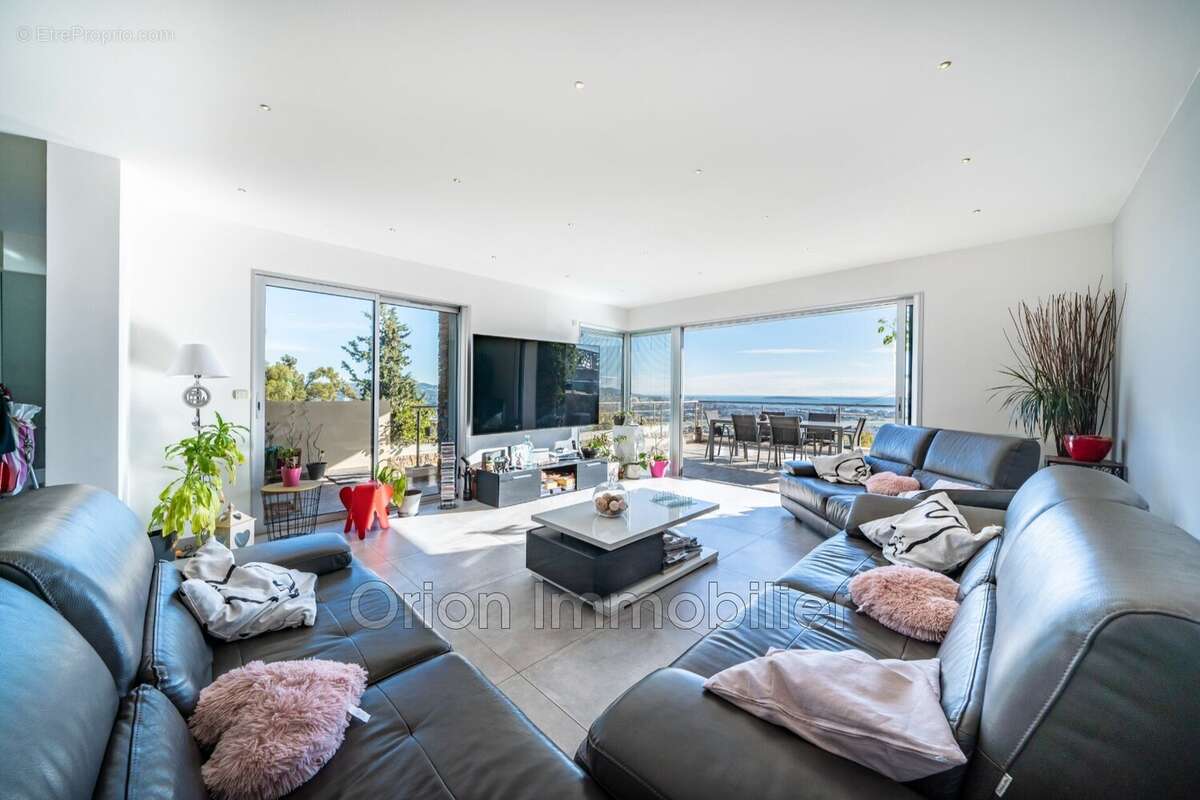 Maison à MANDELIEU-LA-NAPOULE