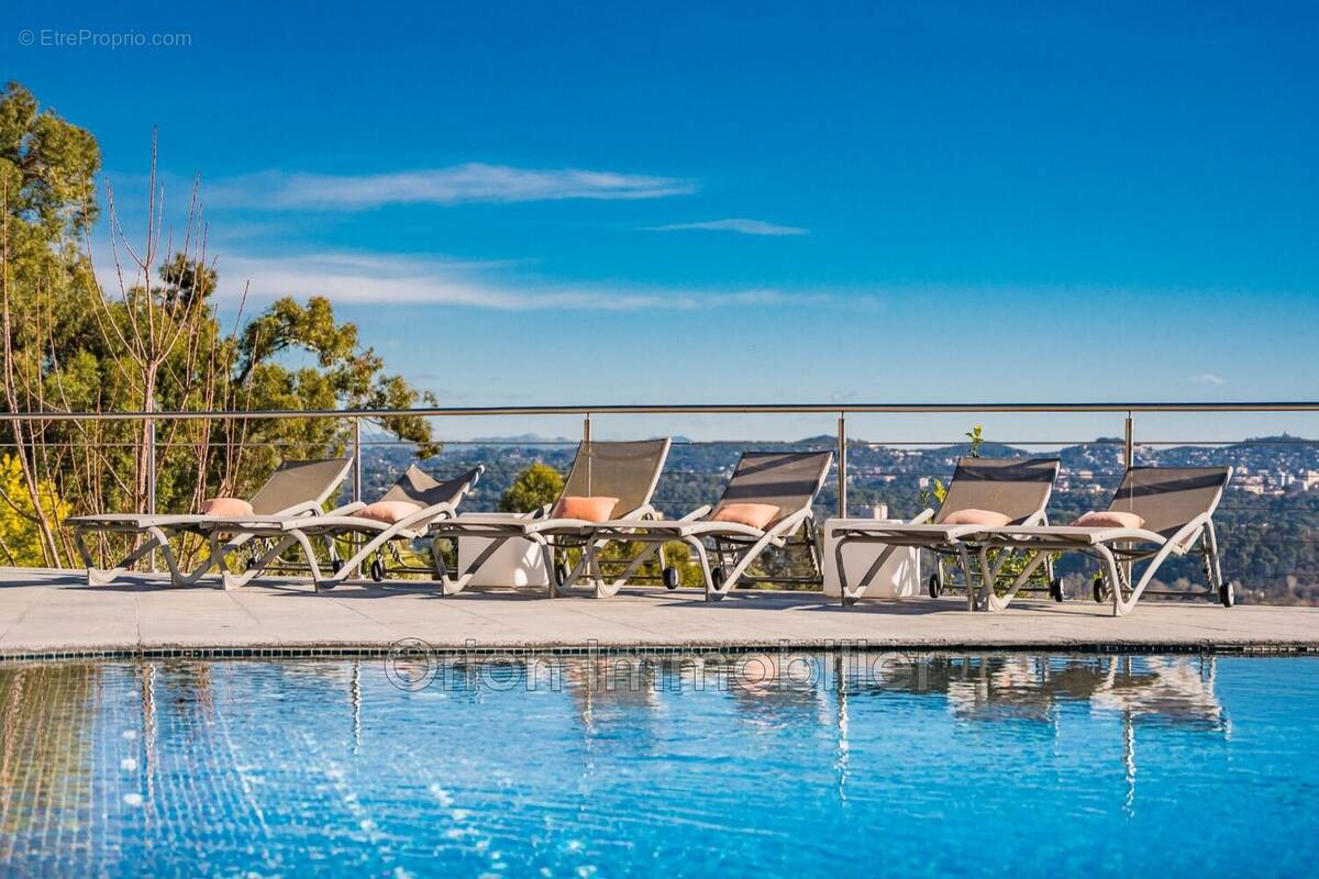 Maison à MANDELIEU-LA-NAPOULE