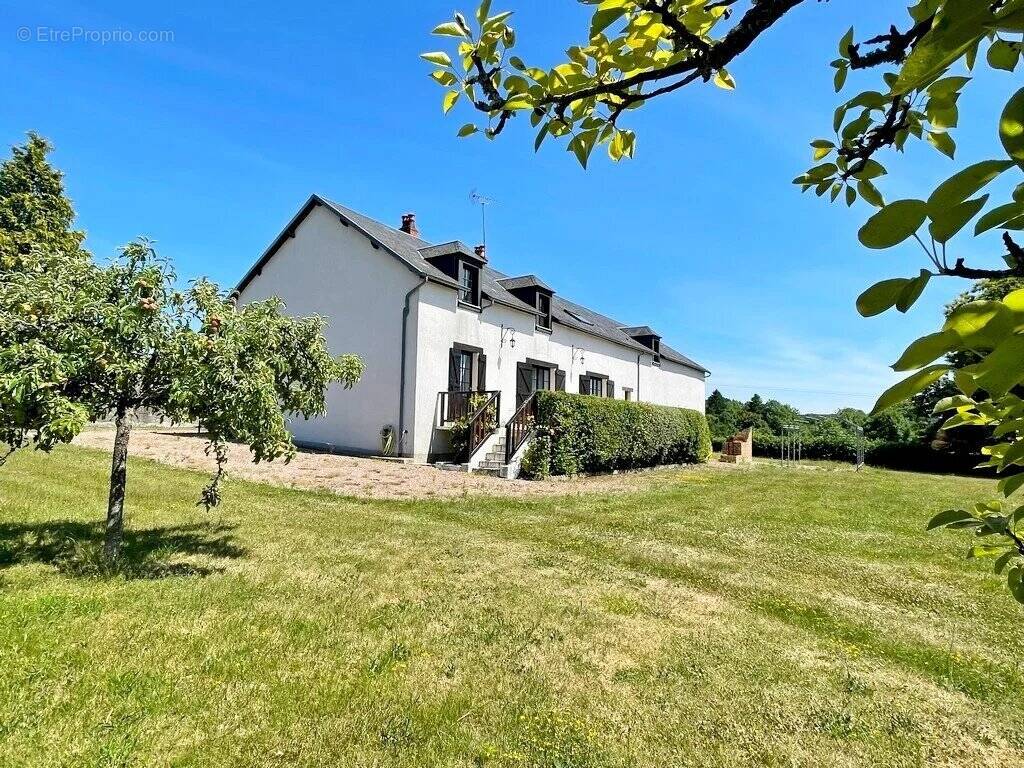 Maison à OUROUX-EN-MORVAN