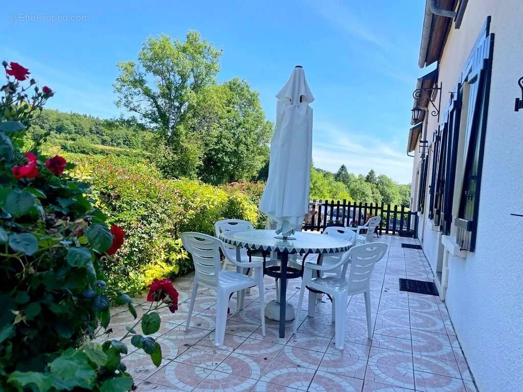 Maison à OUROUX-EN-MORVAN