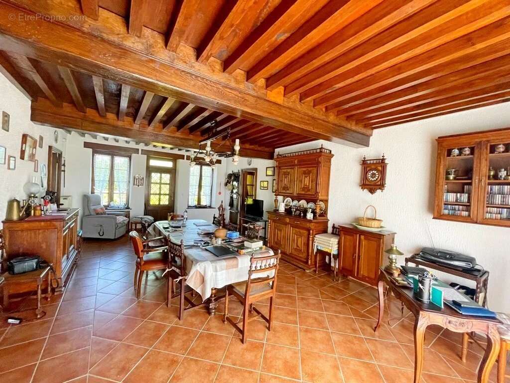 Maison à OUROUX-EN-MORVAN