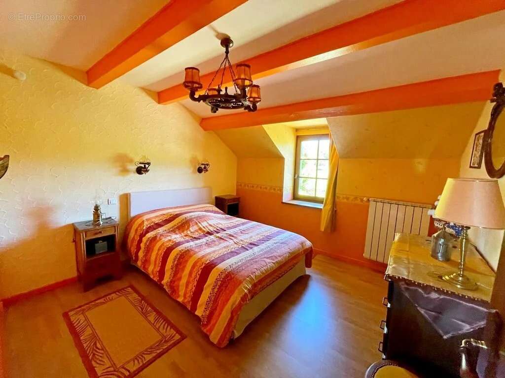 Maison à OUROUX-EN-MORVAN