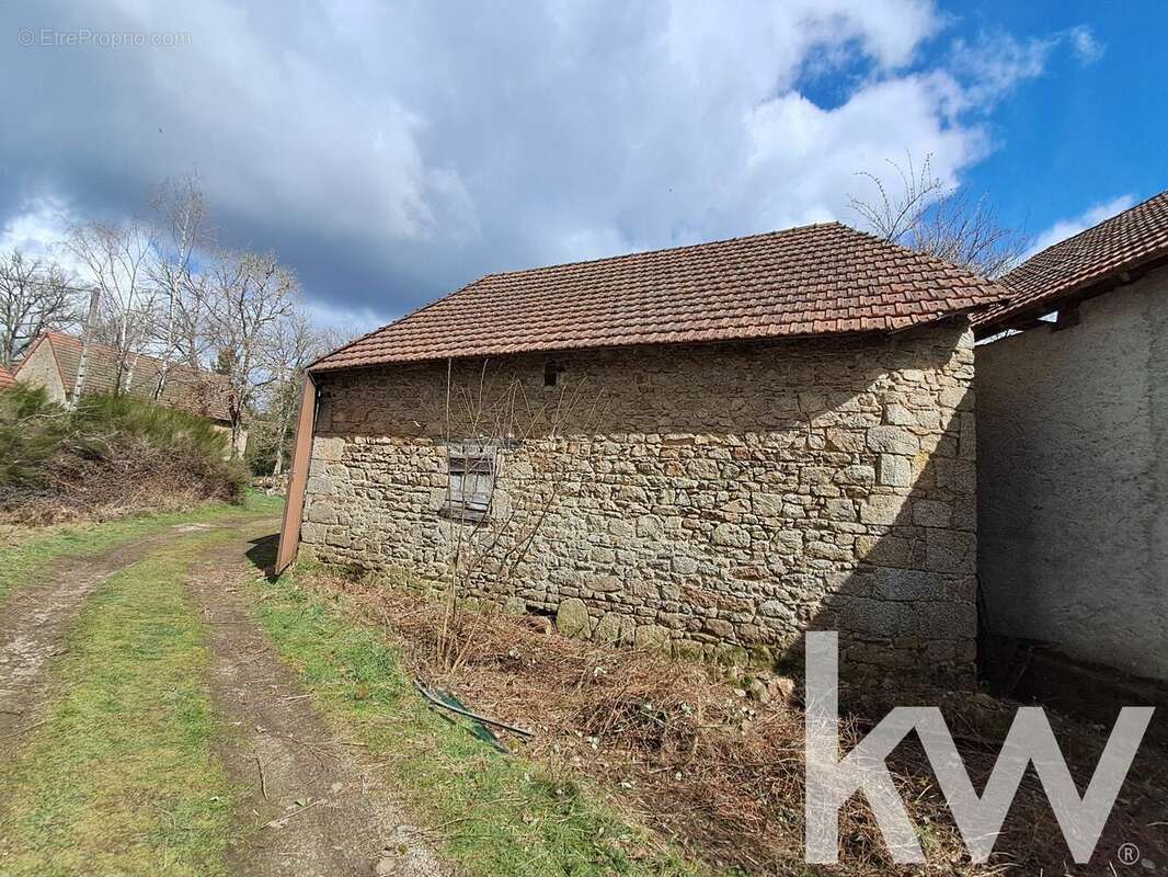 Maison à VILLOSANGES