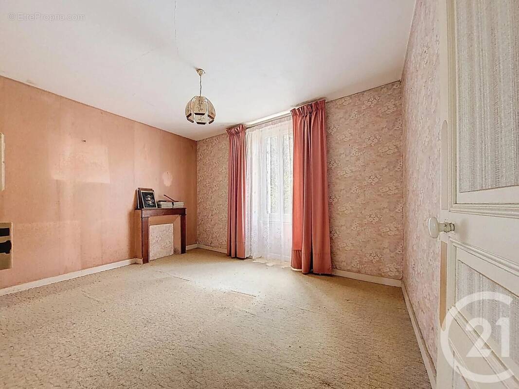 Maison à SAINT-SULPICE-LE-GUERETOIS