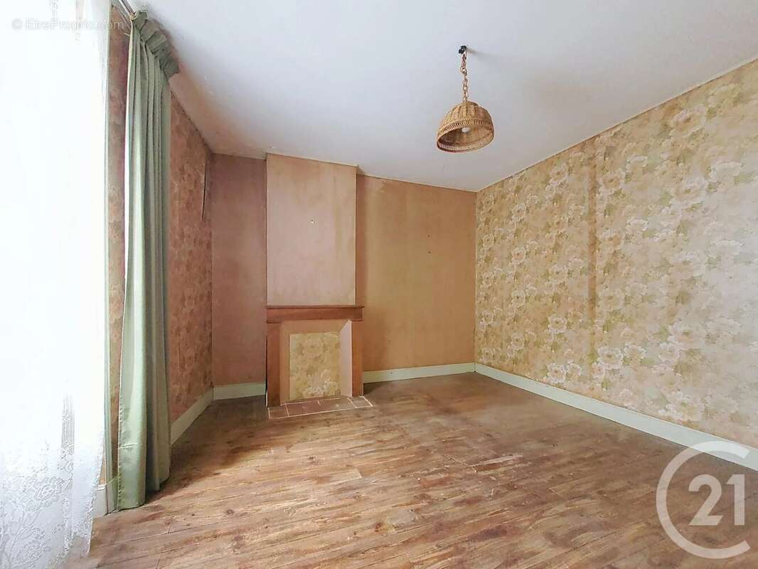 Maison à SAINT-SULPICE-LE-GUERETOIS