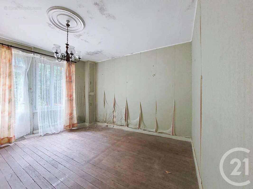 Maison à SAINT-SULPICE-LE-GUERETOIS