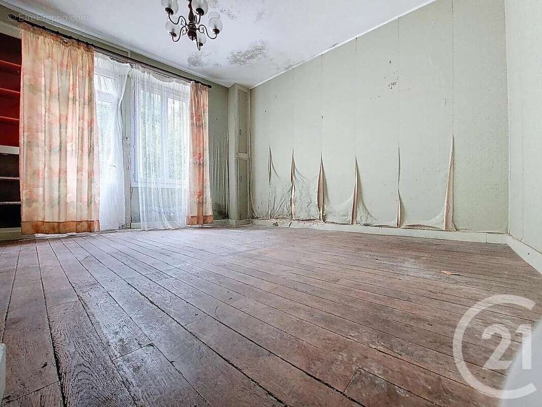 Maison à SAINT-SULPICE-LE-GUERETOIS