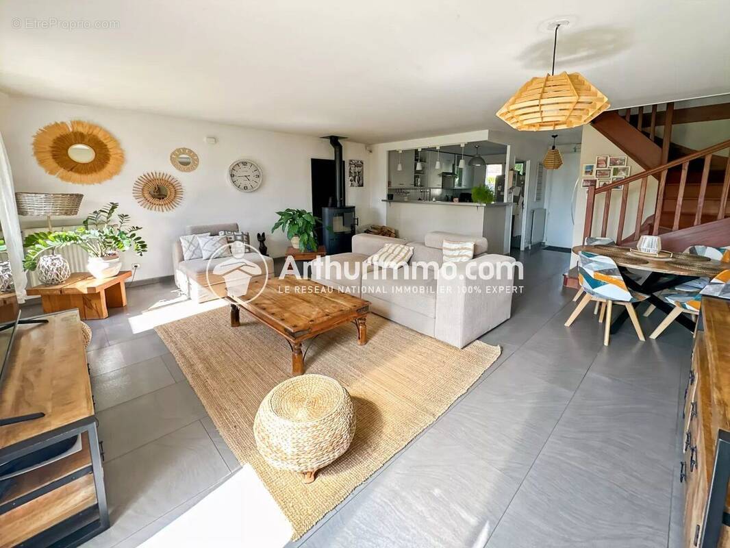 Maison à SAINT-PIERRE-DU-PERRAY