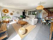 Maison à SAINT-PIERRE-DU-PERRAY