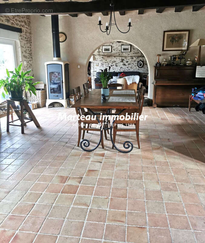 Maison à MONCE-EN-BELIN