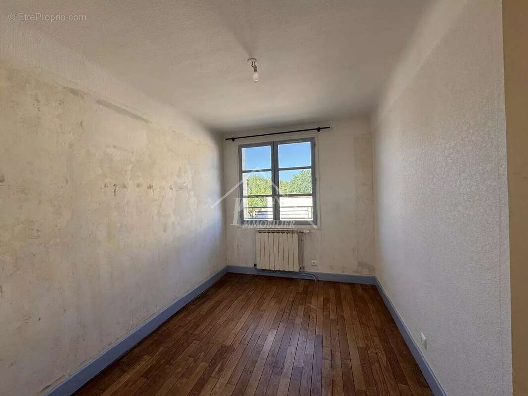 Maison à THIEL-SUR-ACOLIN