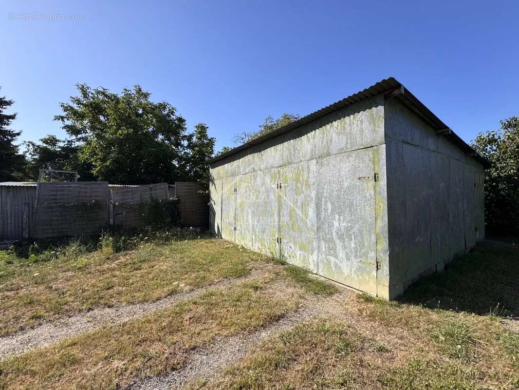 Maison à THIEL-SUR-ACOLIN