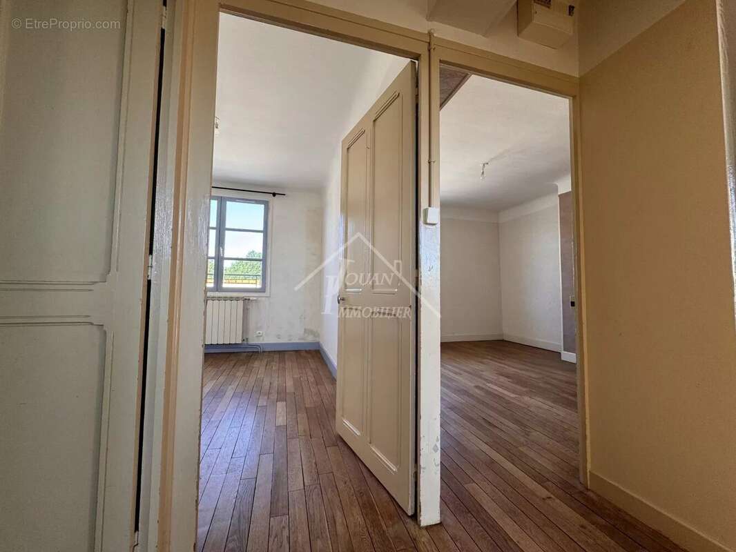 Maison à THIEL-SUR-ACOLIN