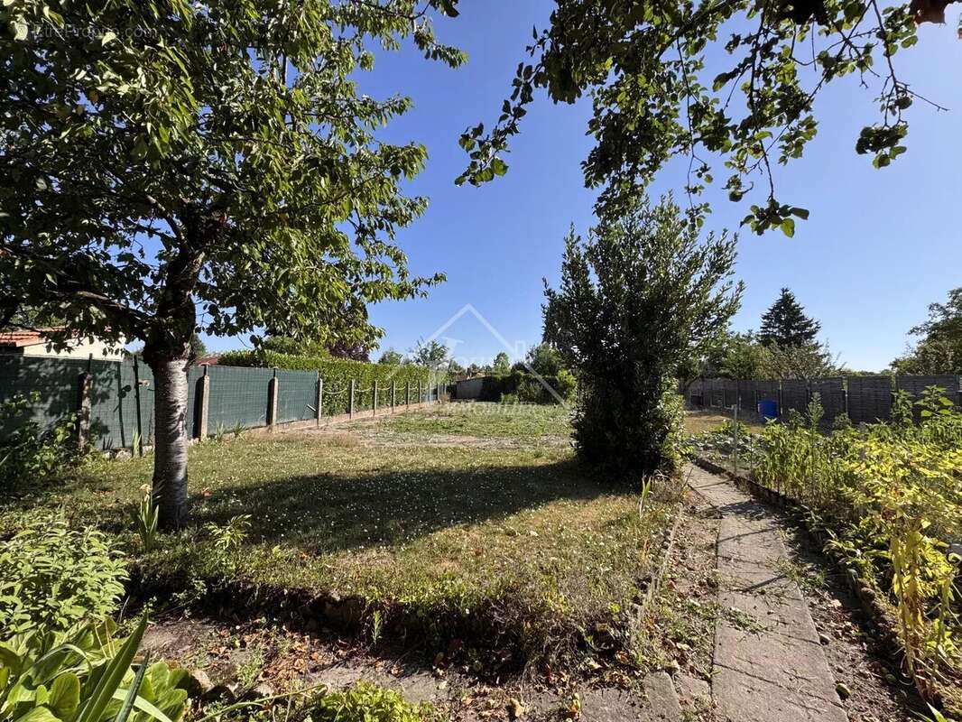 Maison à THIEL-SUR-ACOLIN