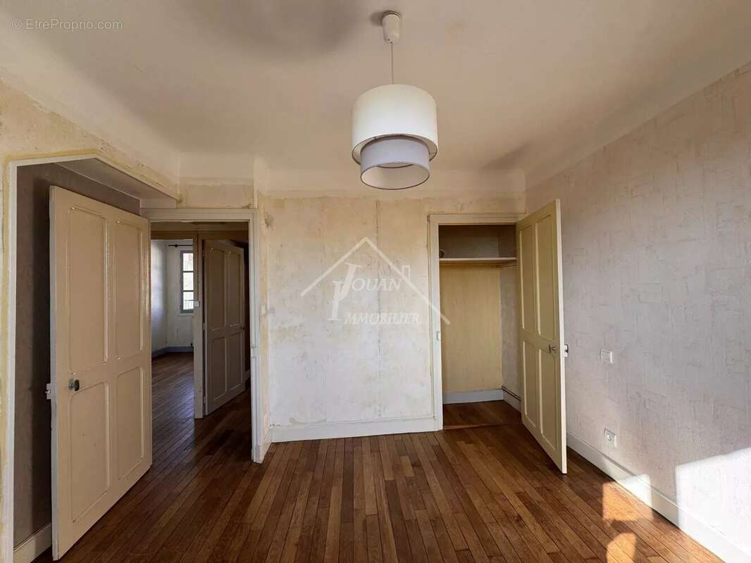 Maison à THIEL-SUR-ACOLIN