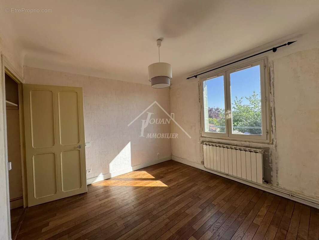 Maison à THIEL-SUR-ACOLIN