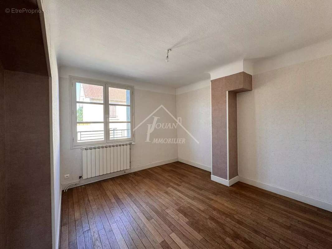 Maison à THIEL-SUR-ACOLIN