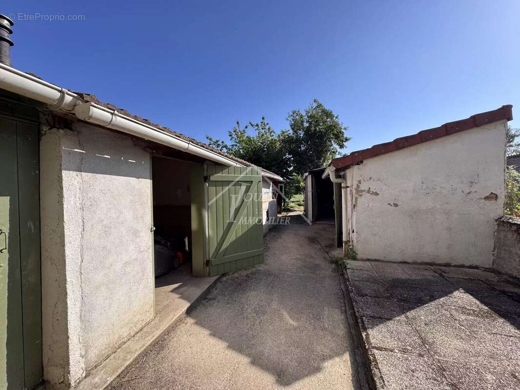 Maison à THIEL-SUR-ACOLIN