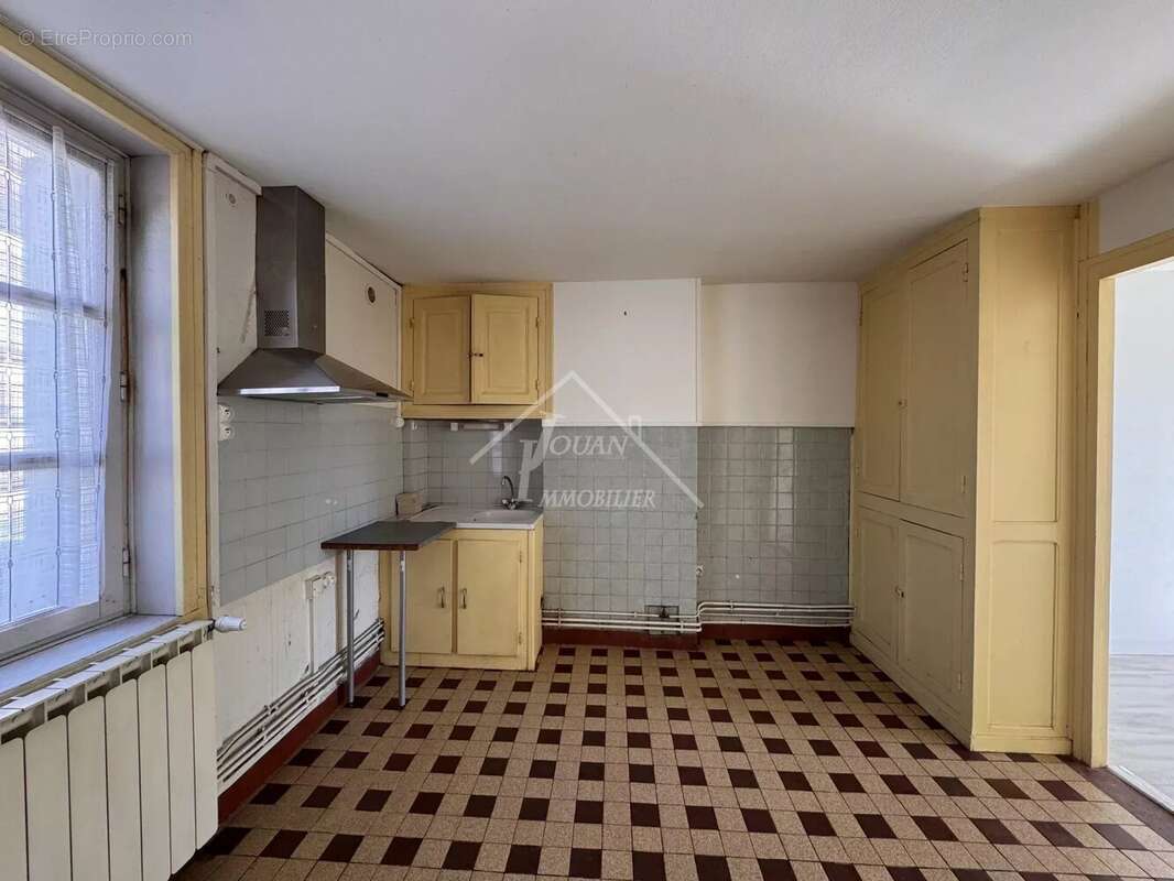 Maison à THIEL-SUR-ACOLIN