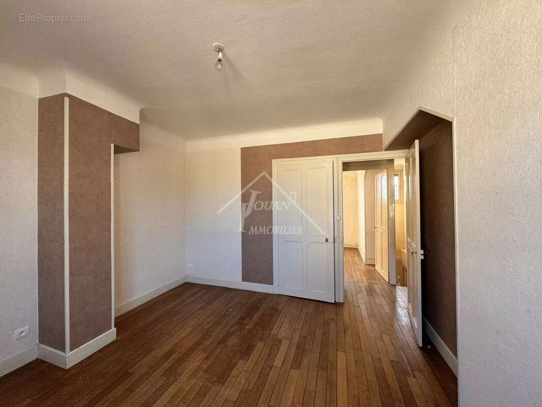 Maison à THIEL-SUR-ACOLIN