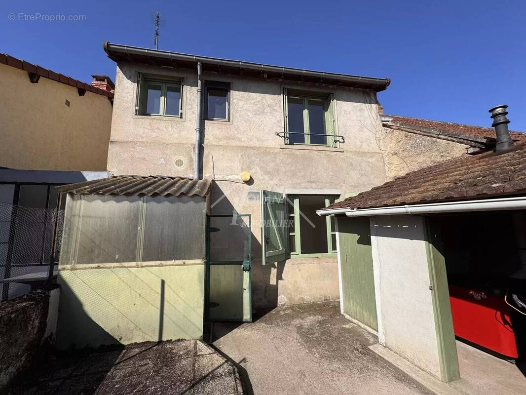 Maison à THIEL-SUR-ACOLIN