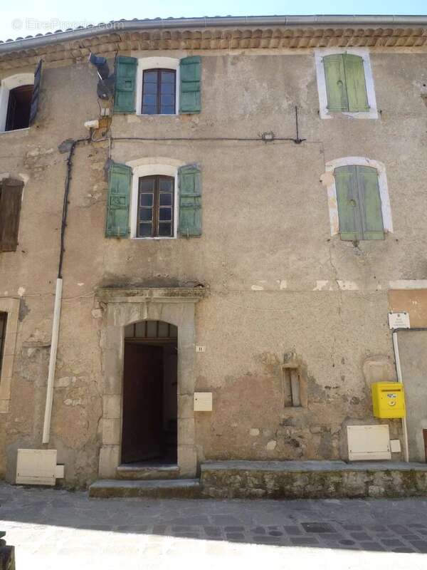 Appartement à LA CROIX-SUR-ROUDOULE
