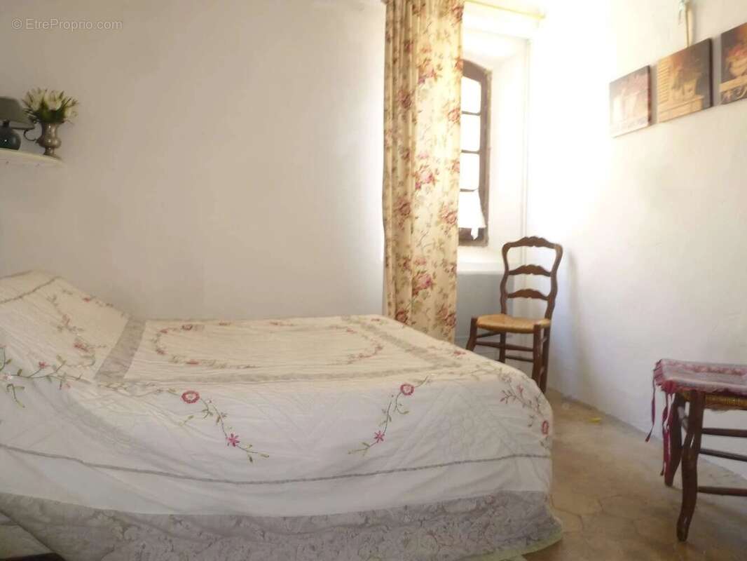 Appartement à LA CROIX-SUR-ROUDOULE