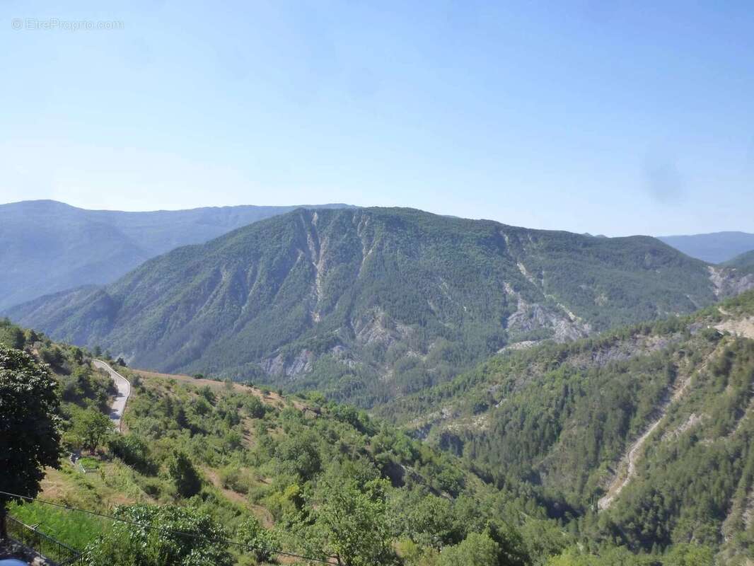 Appartement à LA CROIX-SUR-ROUDOULE