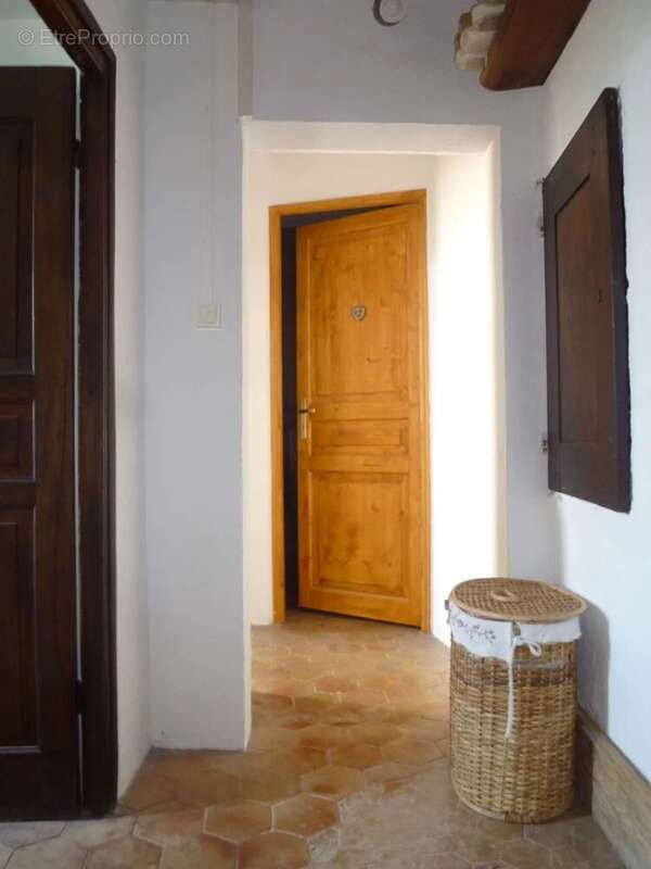 Appartement à LA CROIX-SUR-ROUDOULE