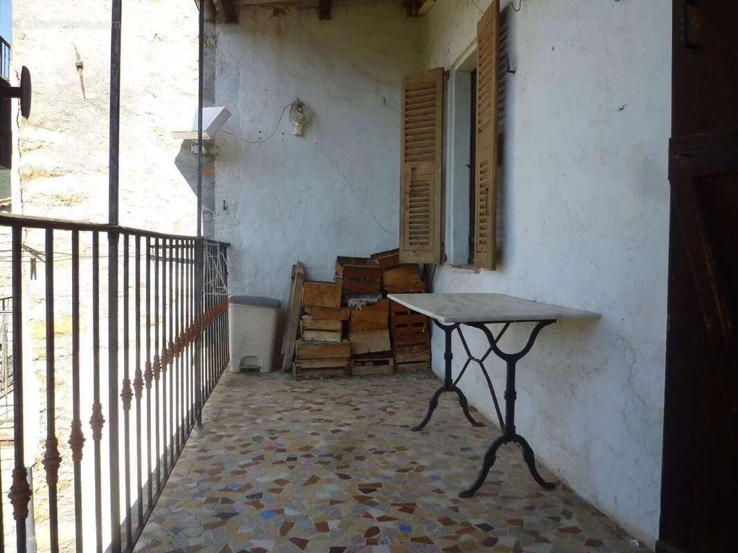 Appartement à LA CROIX-SUR-ROUDOULE