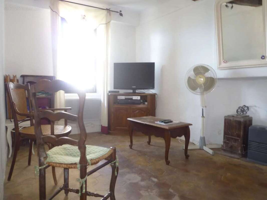 Appartement à LA CROIX-SUR-ROUDOULE