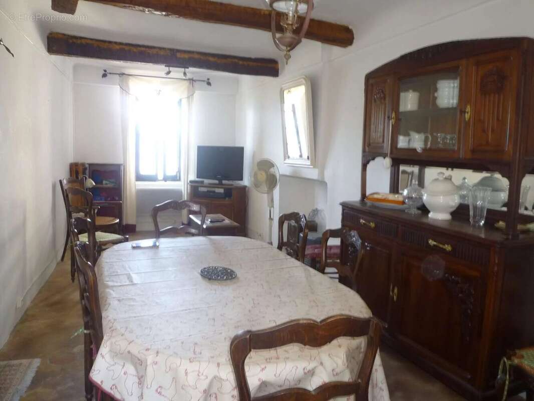 Appartement à LA CROIX-SUR-ROUDOULE