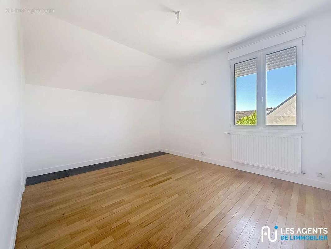 Maison à SAINT-JEAN-DE-LA-RUELLE