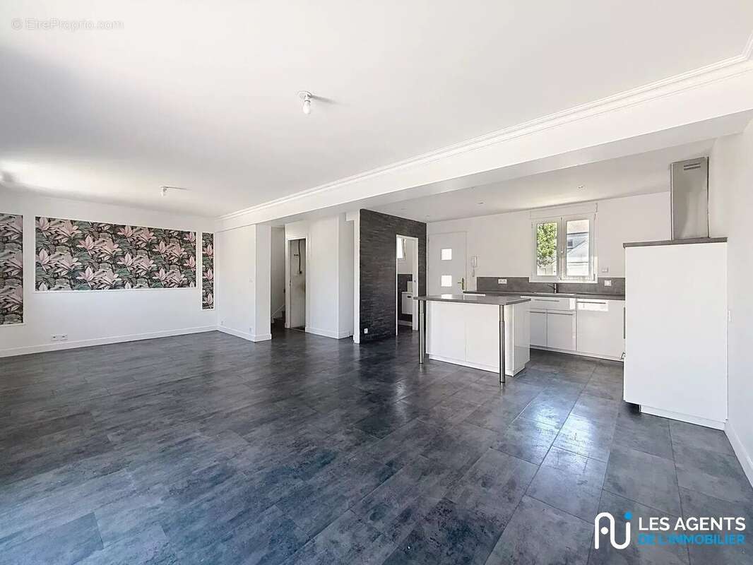 Maison à SAINT-JEAN-DE-LA-RUELLE