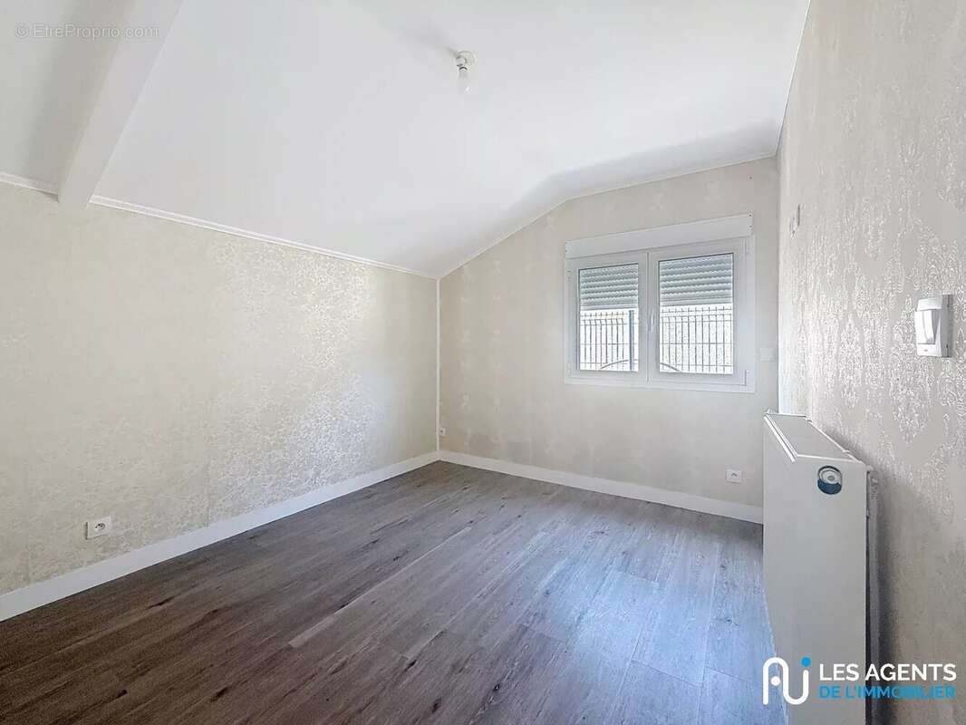 Maison à SAINT-JEAN-DE-LA-RUELLE