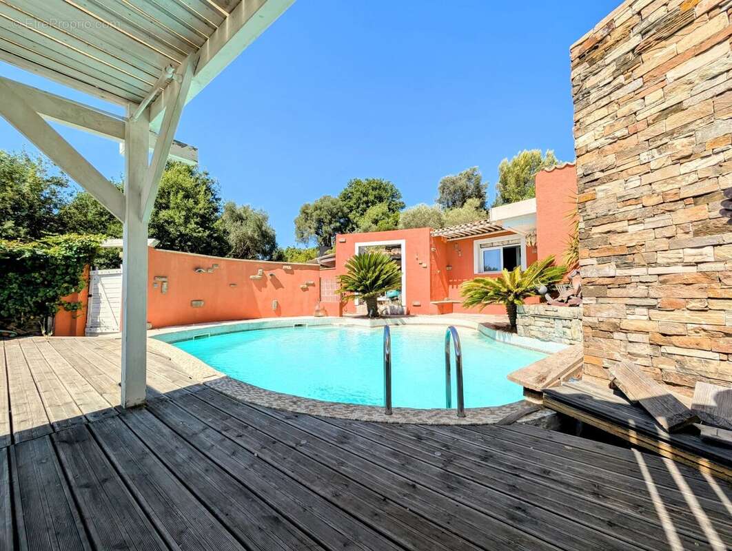 Maison à VILLENEUVE-LOUBET