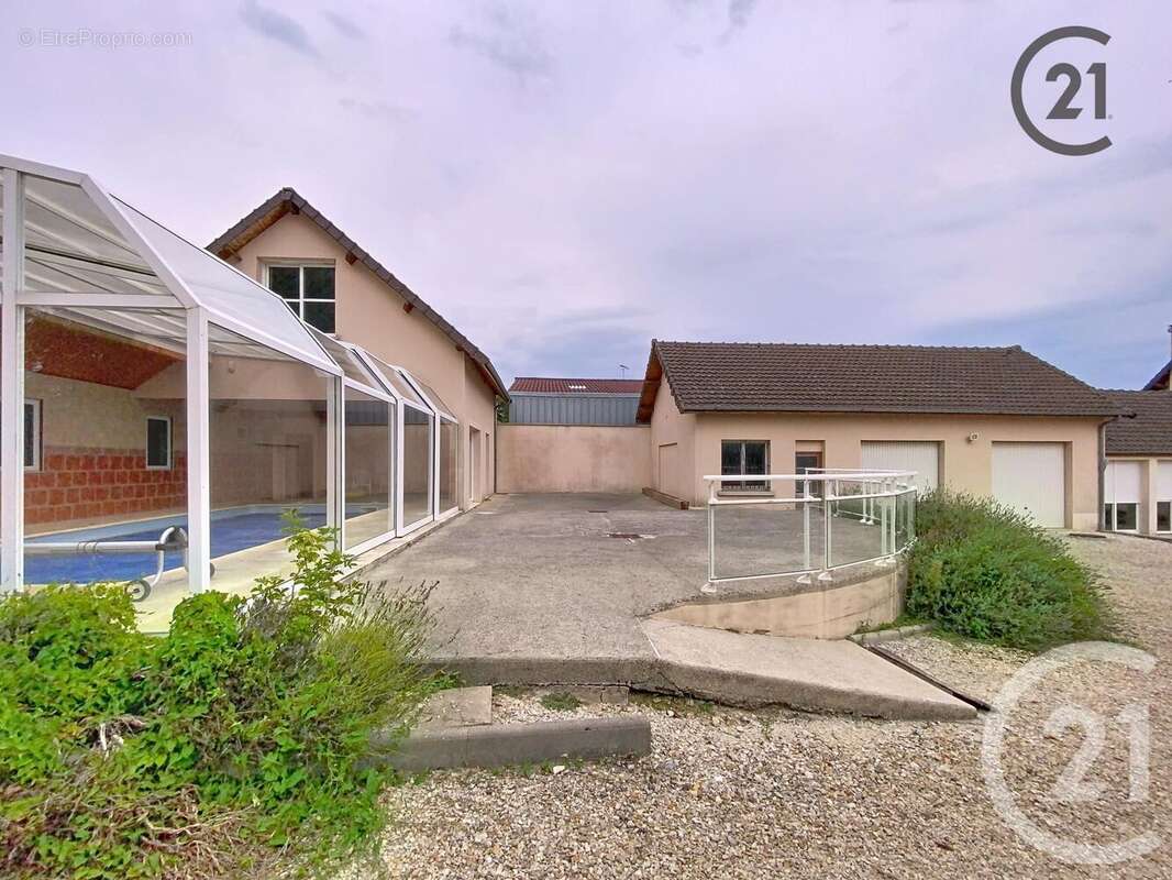 Maison à DIERREY-SAINT-JULIEN