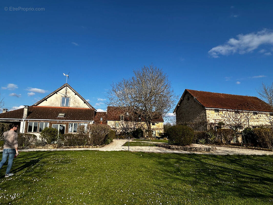Maison à NADAILLAC-DE-ROUGE