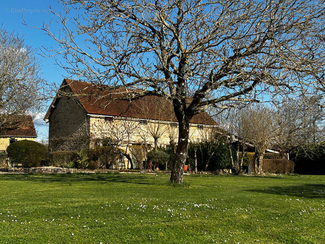 Maison à NADAILLAC-DE-ROUGE