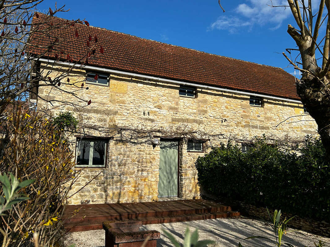 Maison à NADAILLAC-DE-ROUGE