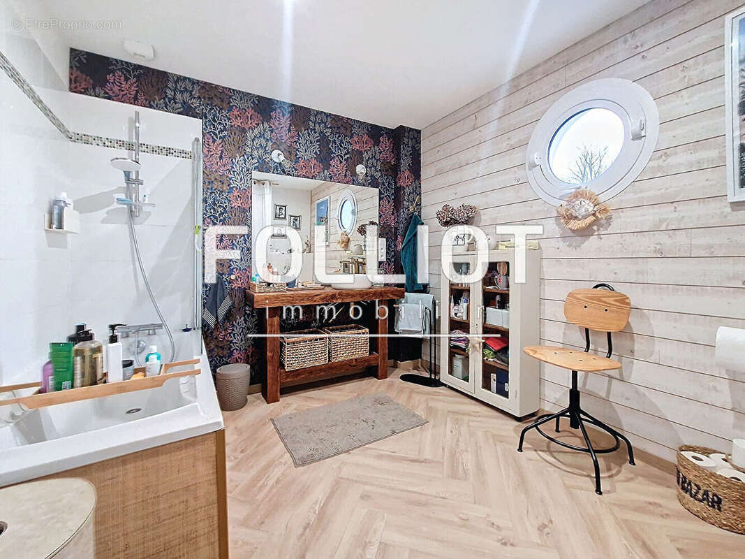 Maison à DONVILLE-LES-BAINS