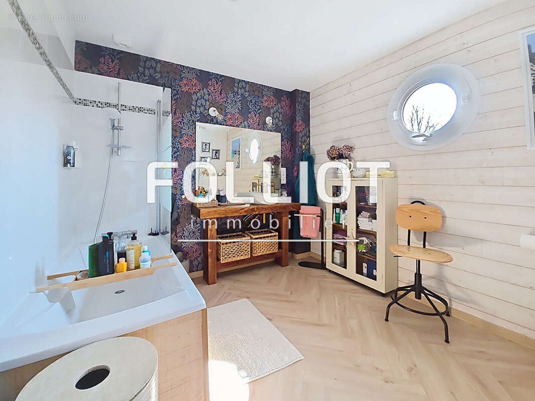 Maison à DONVILLE-LES-BAINS