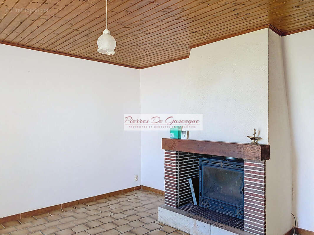 Salon - Maison à CASTERA-VERDUZAN