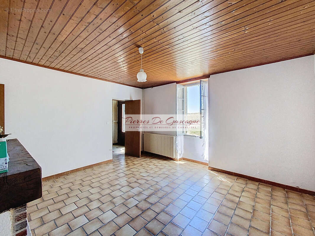 Salon - Maison à CASTERA-VERDUZAN
