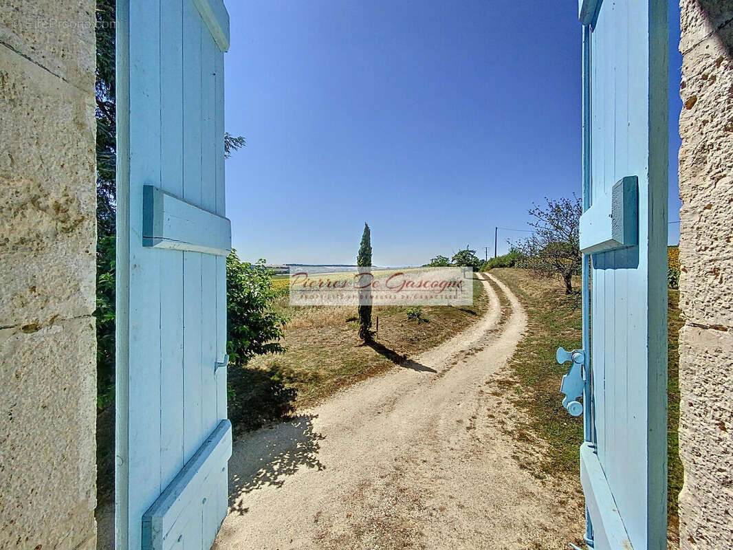 Maison à CASTERA-VERDUZAN